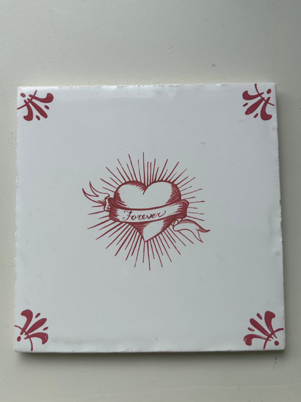 End of Line Forever Hearts Delft Tile - Crimson 12.5cm