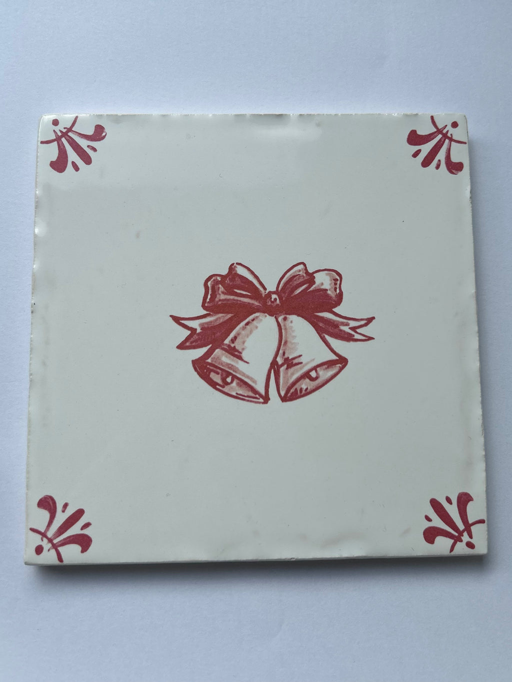 End of Line Bells Delft Tile - Crimson 12.5cm