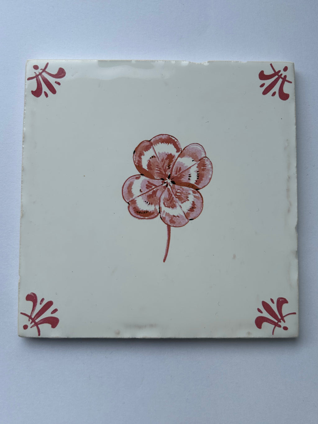 End of Line Clover Delft Tile - Crimson 12.5cm