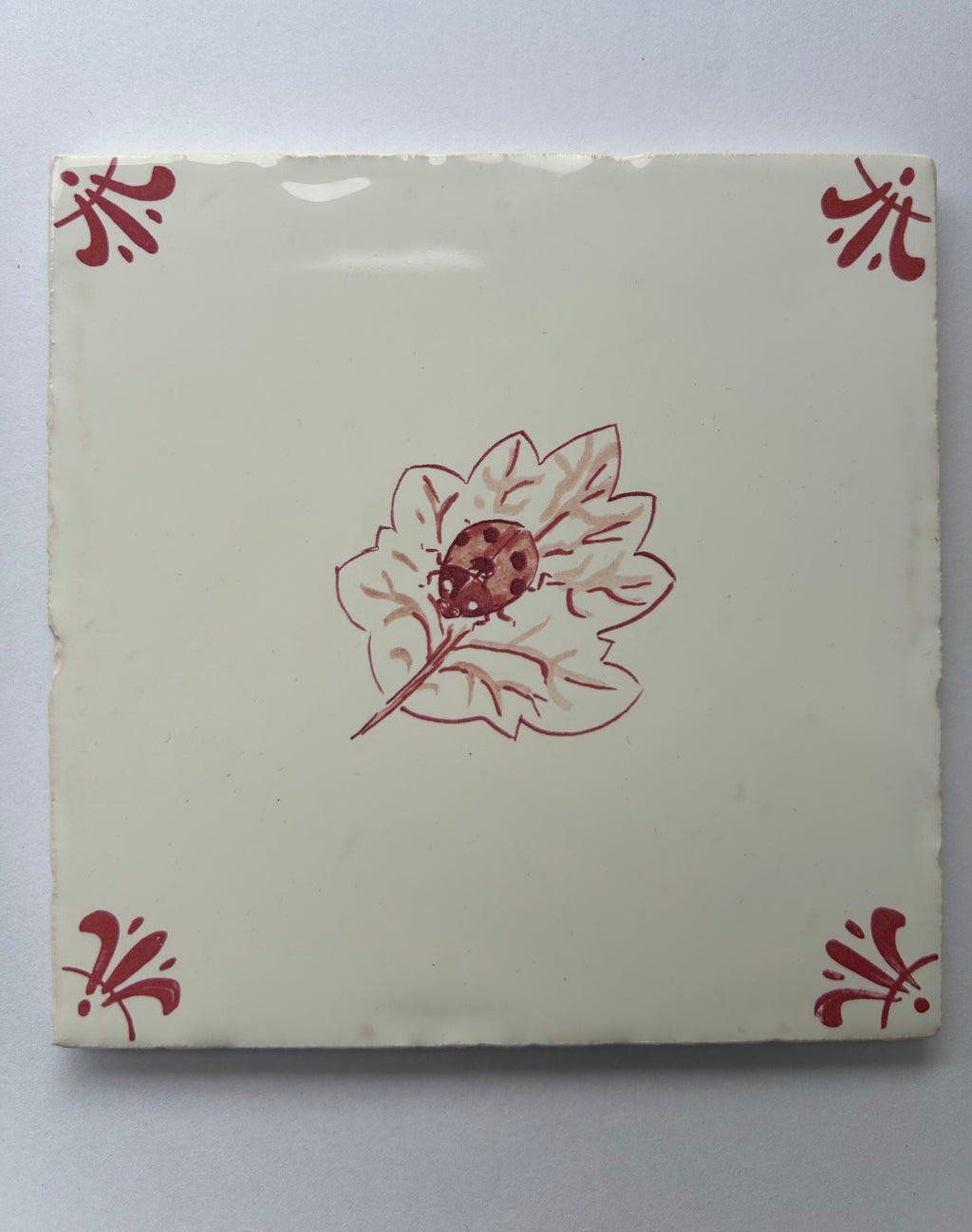 End of Line Lana the Ladybird Delft Tile - Crimson 12.5cm