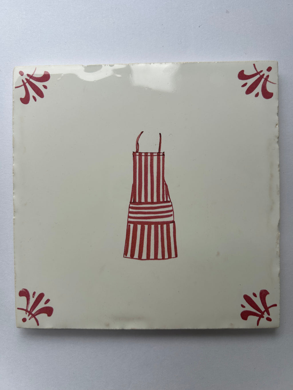 End of Line Apron Delft Tile - Crimson 12.5cm