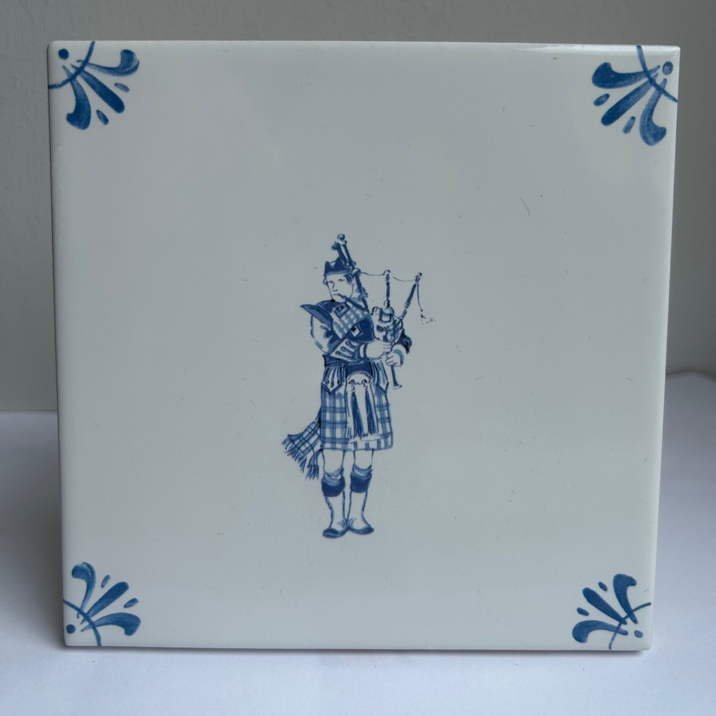 End of Line Bagpiper Delft Tile - Blue 12.5cm