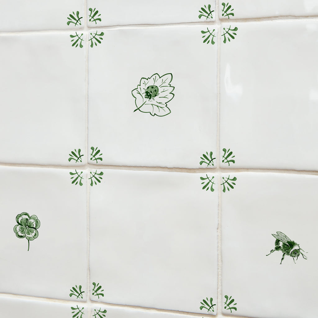 Bumble Bee Delft Tile